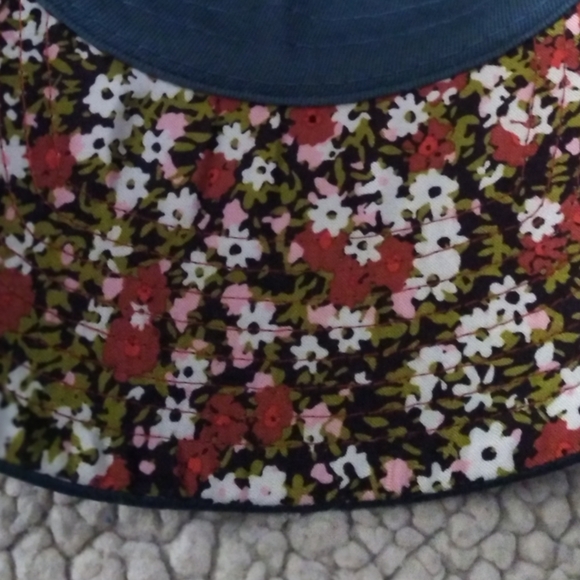 Lot of 2 Nike Women's Hats - Picture 3 of 7